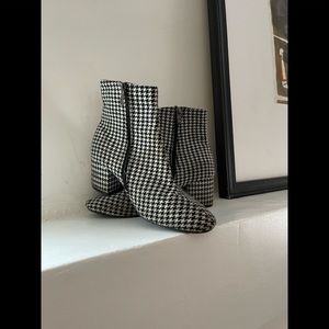 Fantastic rare houndstooth boots